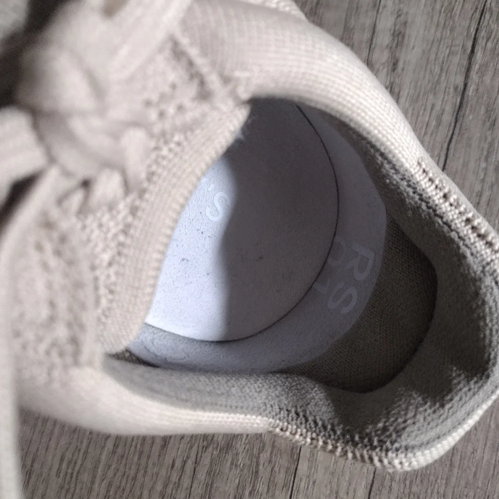 Rothy’s The RS01 Sneaker in Wheat Men’s Size 8 EUC